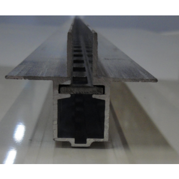 CRÉMAILLÈRE ENCASTRÉES AVEC FENTES DE 5/8'' X 1''.